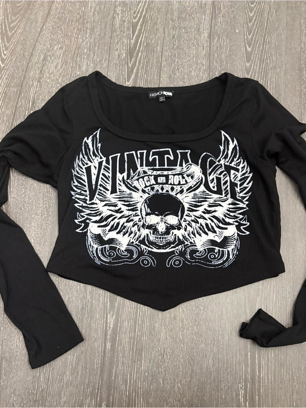 Fashion Nova Black White Graphic Long-Sleeve Crop Top